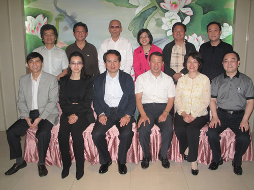 省政府副秘書長譚天星等調(diào)研新特光電